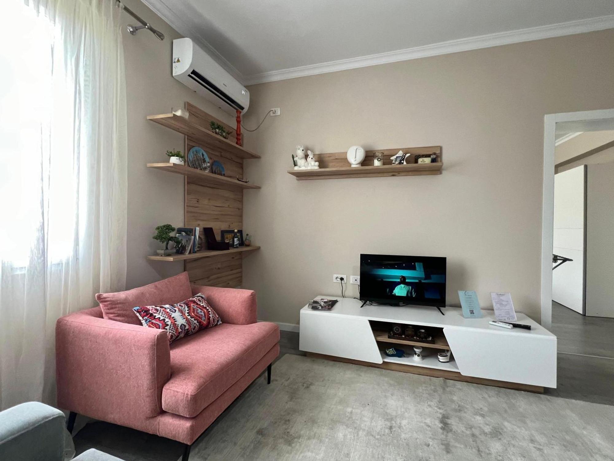 Cozy Flat Near Air Albania Stadium 1 Tirana Exterior photo